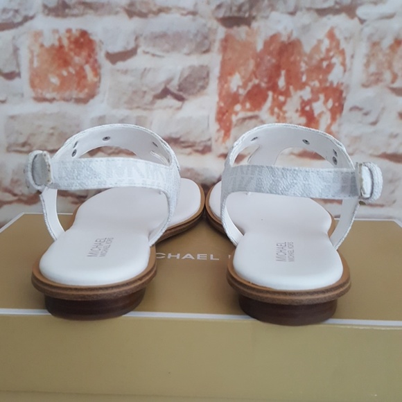 New Michael Kors MK Plate Thong Sandals - Picture 4 of 6